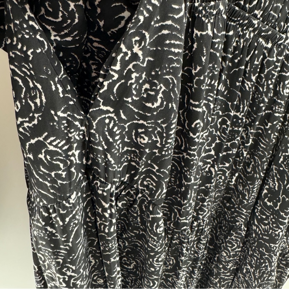 Universal Thread Black Abstract Floral Long Sleev… - image 6